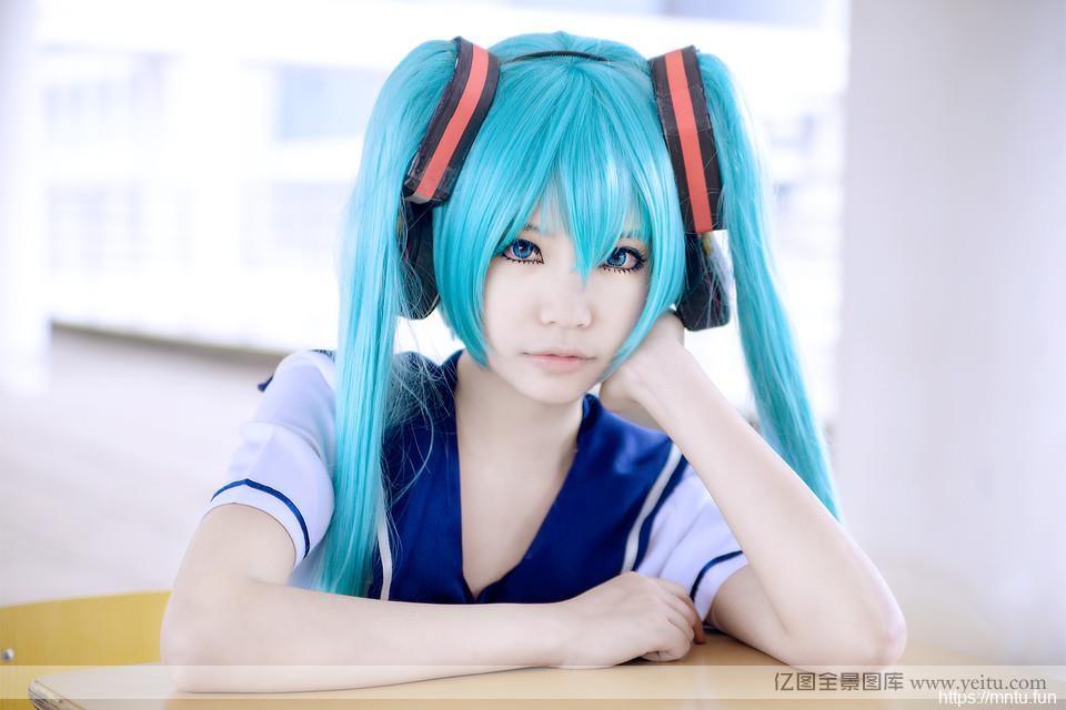 可爱清纯学生妹校服初音cosplay