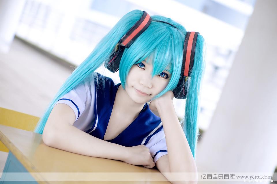 可爱清纯学生妹校服初音cosplay