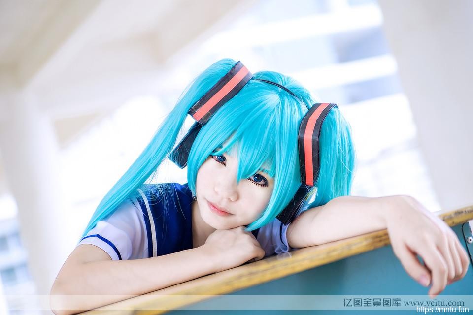 可爱清纯学生妹校服初音cosplay