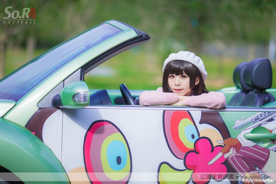 清纯可爱学生妹的户外COS制服诱惑