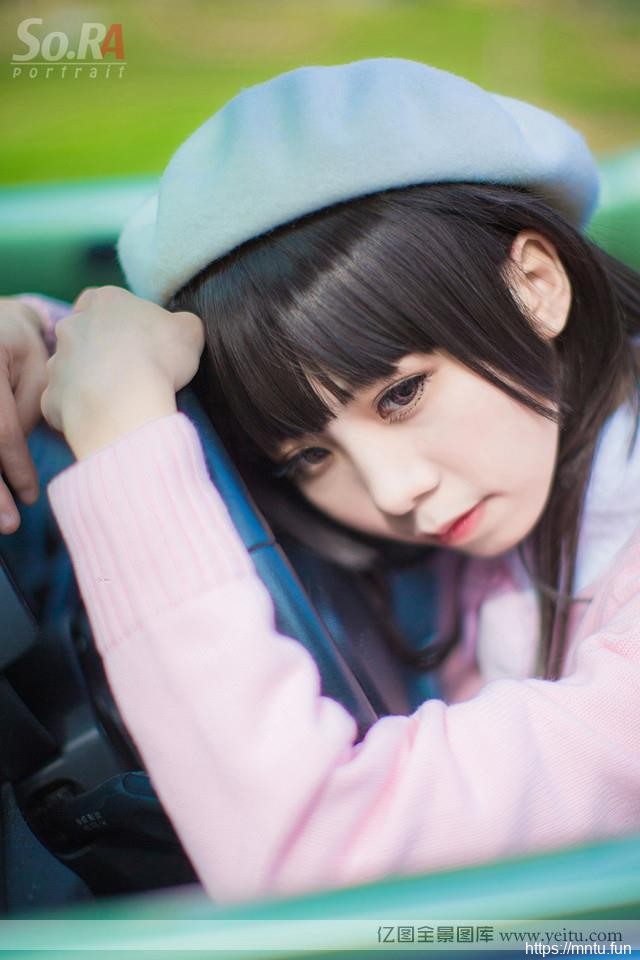 清纯可爱学生妹的户外COS制服诱惑