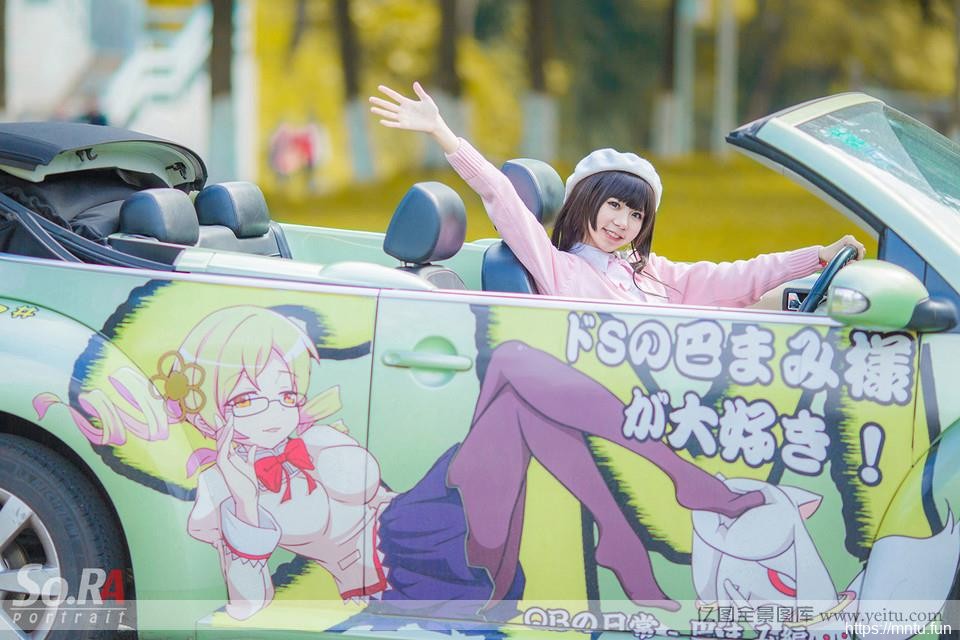 清纯可爱学生妹的户外COS制服诱惑