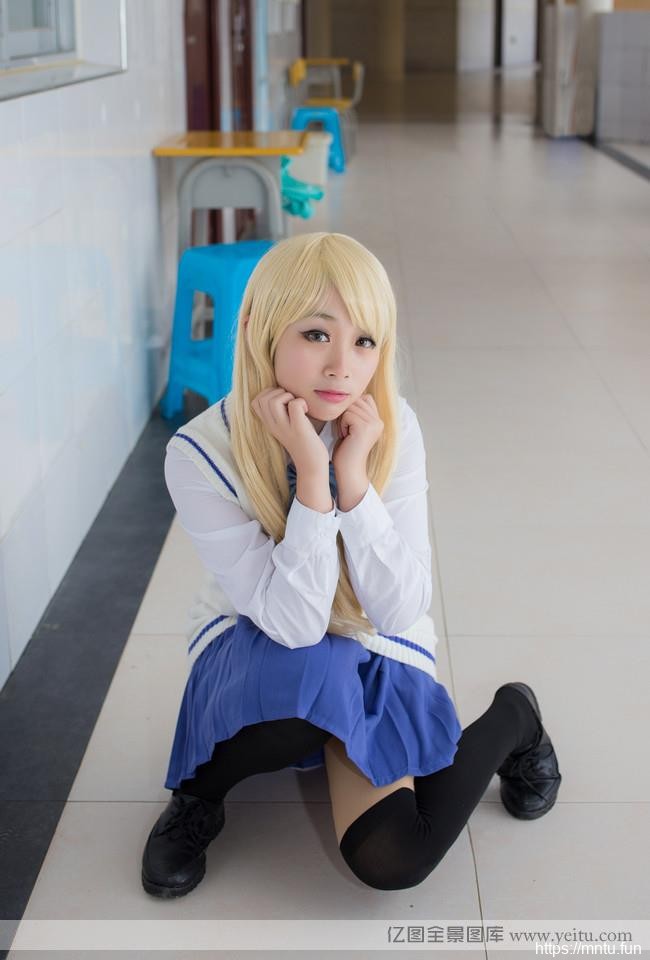 校园清纯妹子制服诱惑的另类性感cosplay
