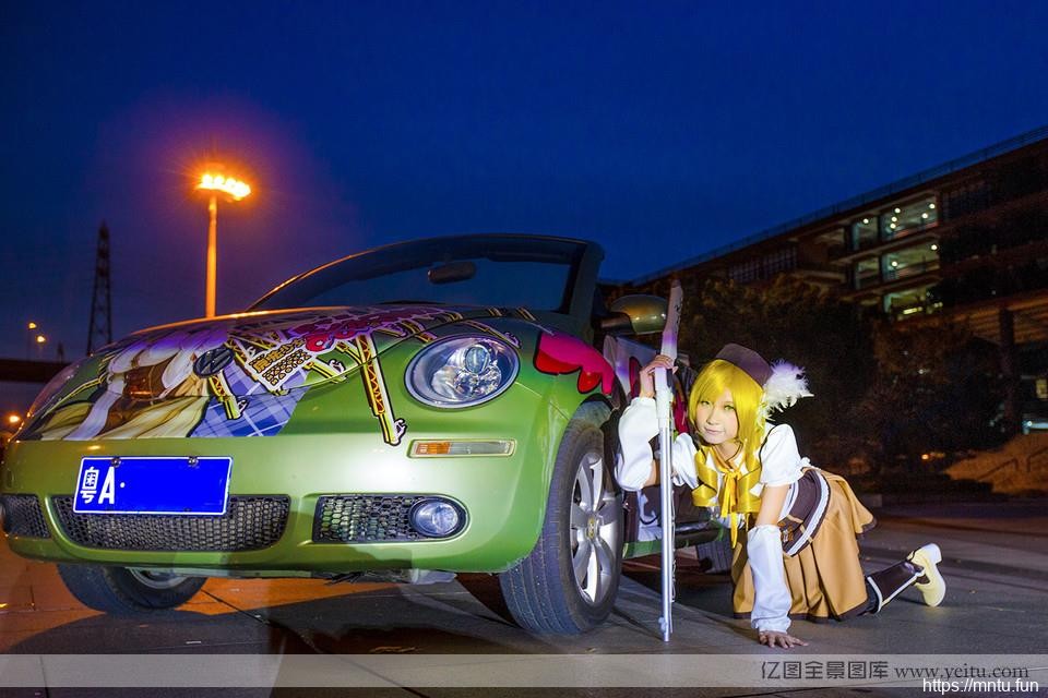 性感学姐巴麻美车展上的COS