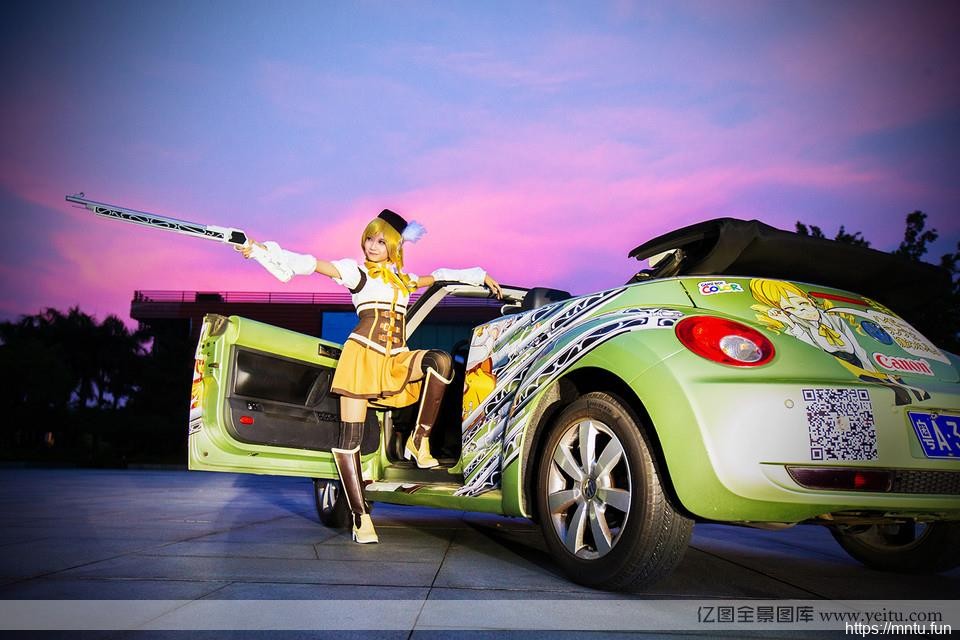 性感学姐巴麻美车展上的COS