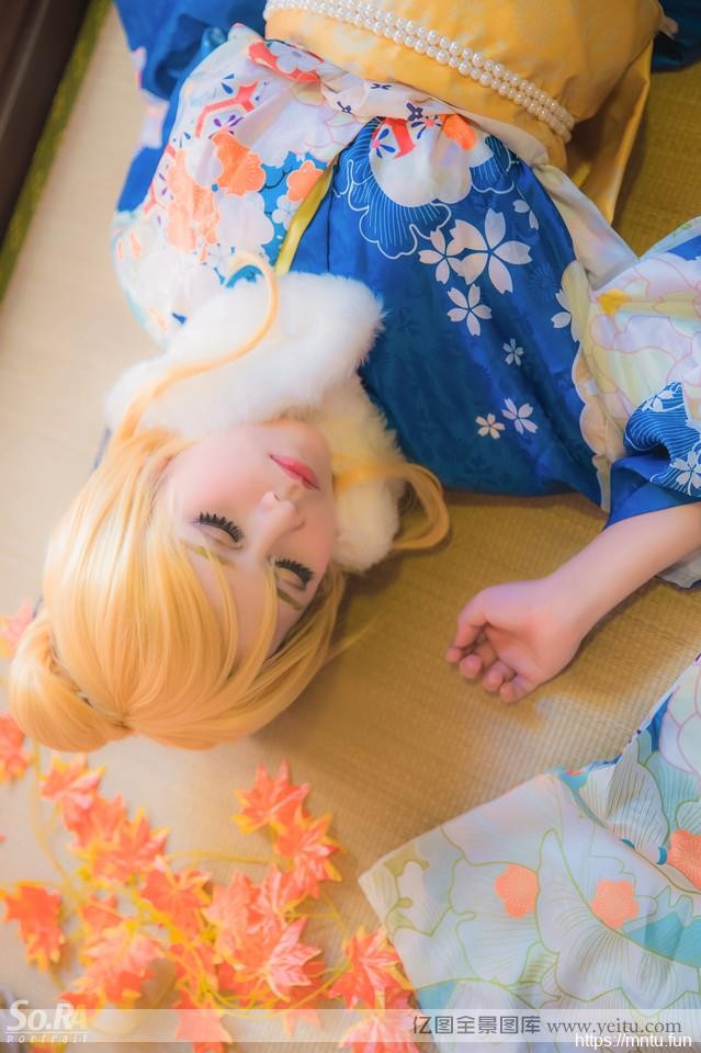 甜美白皙小妹身着和服COSPLAY