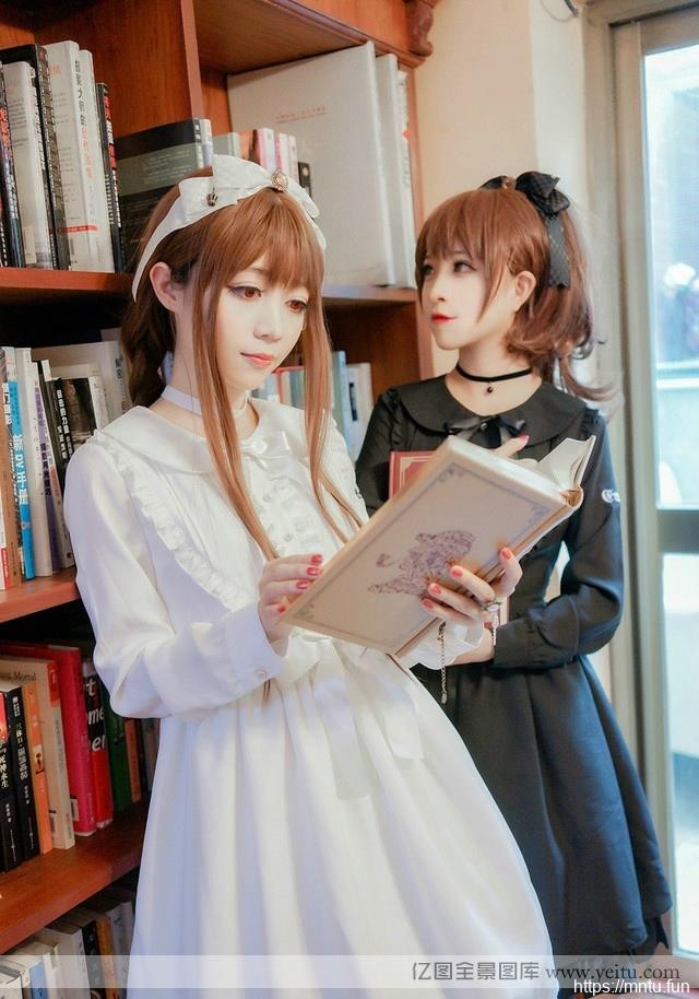 清纯美姐妹花的甜美古典cosplay