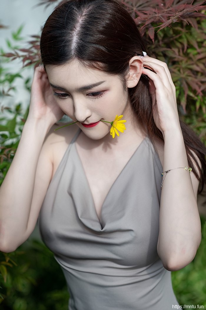 魅丽情人沈梦瑶柔嫩美体野外拍摄