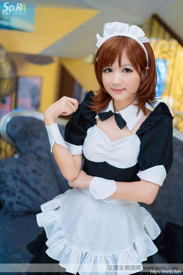 纯情小萝莉的性感女仆装cosplay