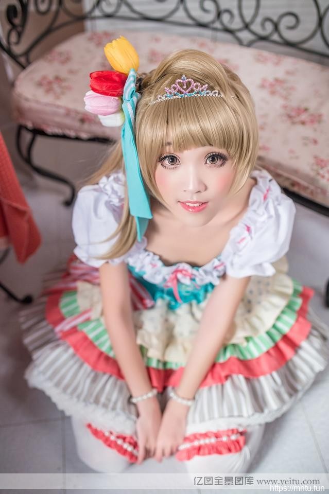 清纯美眉室内性感cosplay