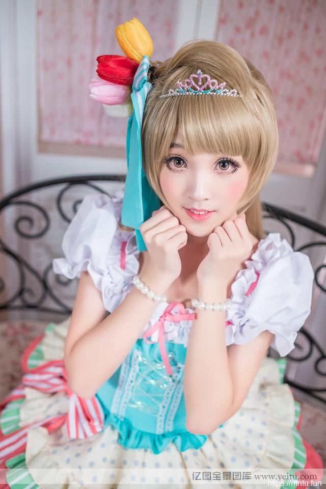 清纯美眉室内性感cosplay