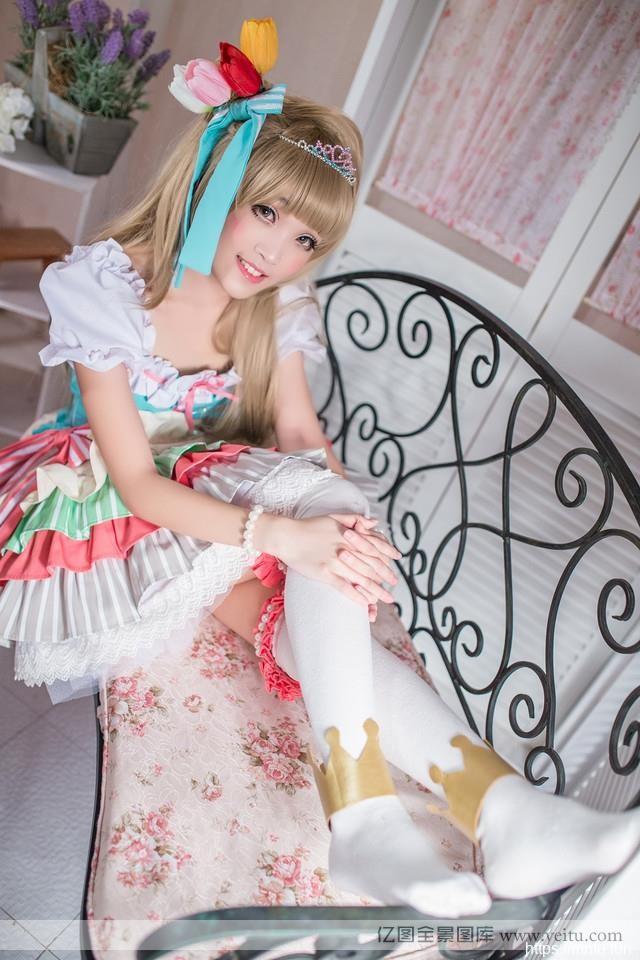 清纯美眉室内性感cosplay