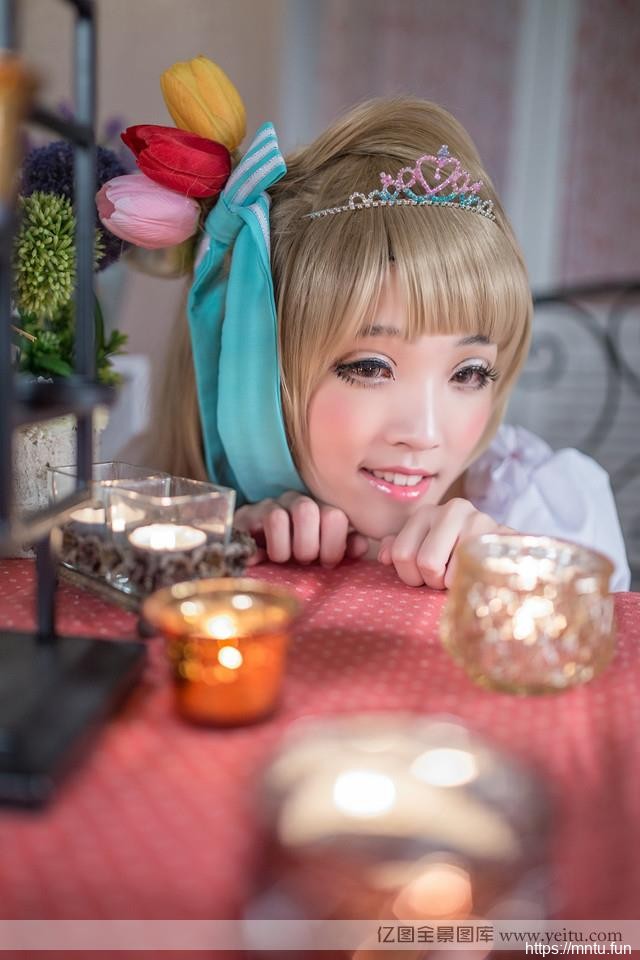 清纯美眉室内性感cosplay