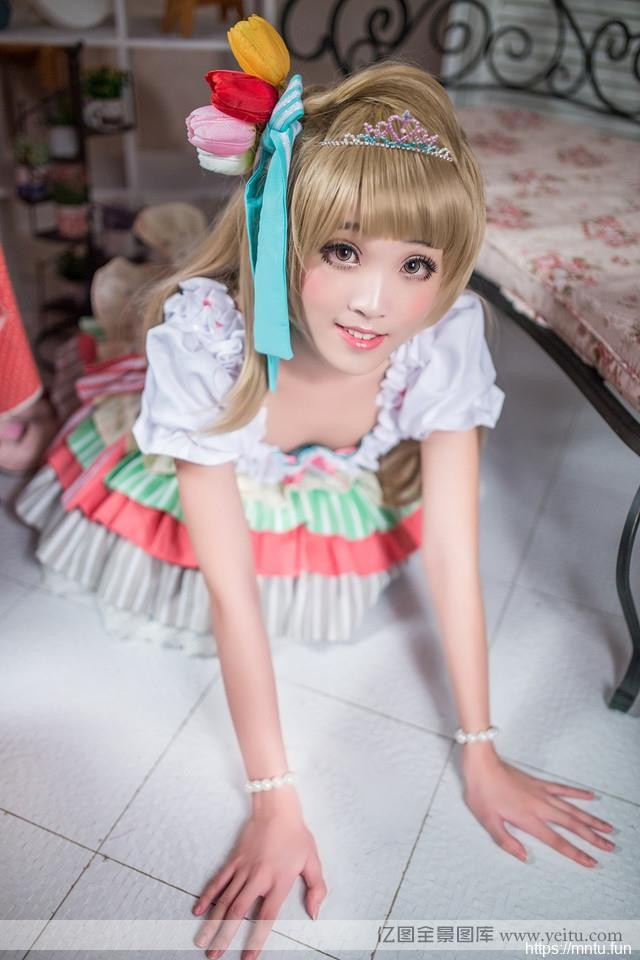 清纯美眉室内性感cosplay