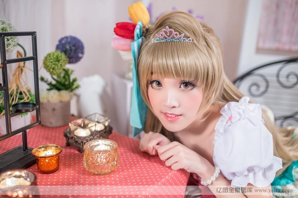 清纯美眉室内性感cosplay