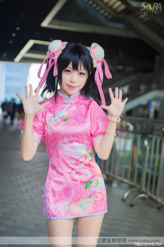 动漫展上可爱卖萌妹子古装cosplay