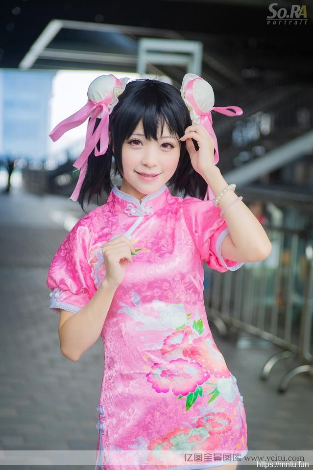 动漫展上可爱卖萌妹子古装cosplay