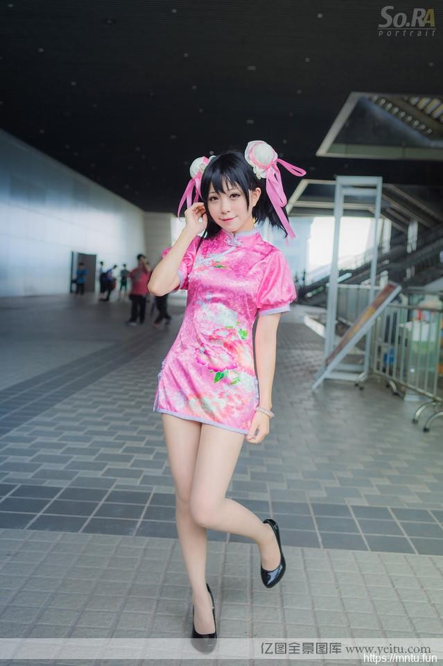 动漫展上可爱卖萌妹子古装cosplay