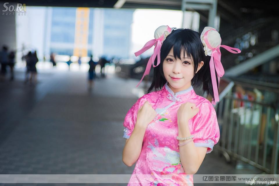 动漫展上可爱卖萌妹子古装cosplay