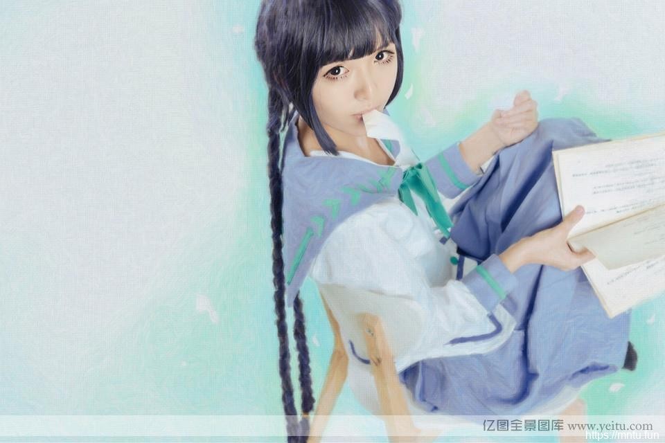 长发清纯学生妹cosplay书生气十足