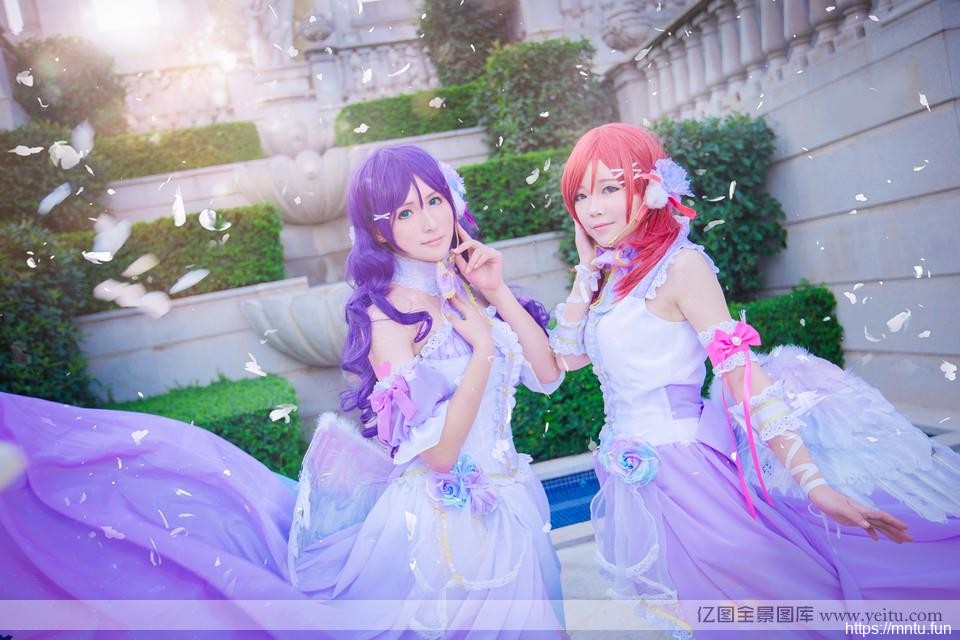 白色情人节上粉嫩姐妹花COSPLAY