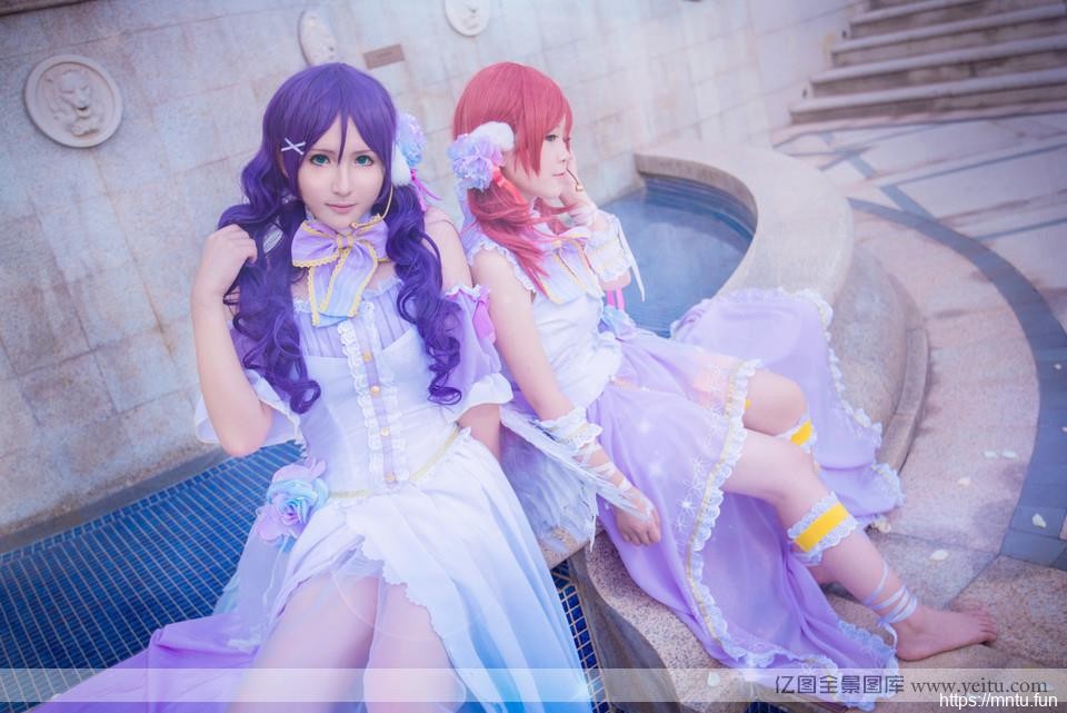 白色情人节上粉嫩姐妹花COSPLAY