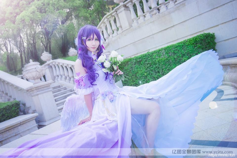 白色情人节上粉嫩姐妹花COSPLAY