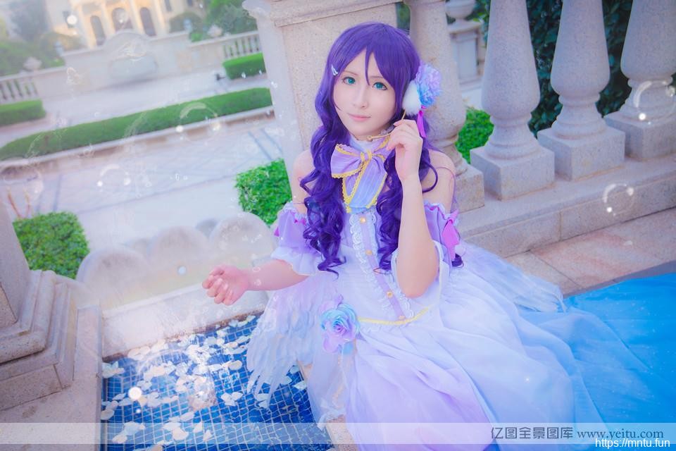 白色情人节上粉嫩姐妹花COSPLAY