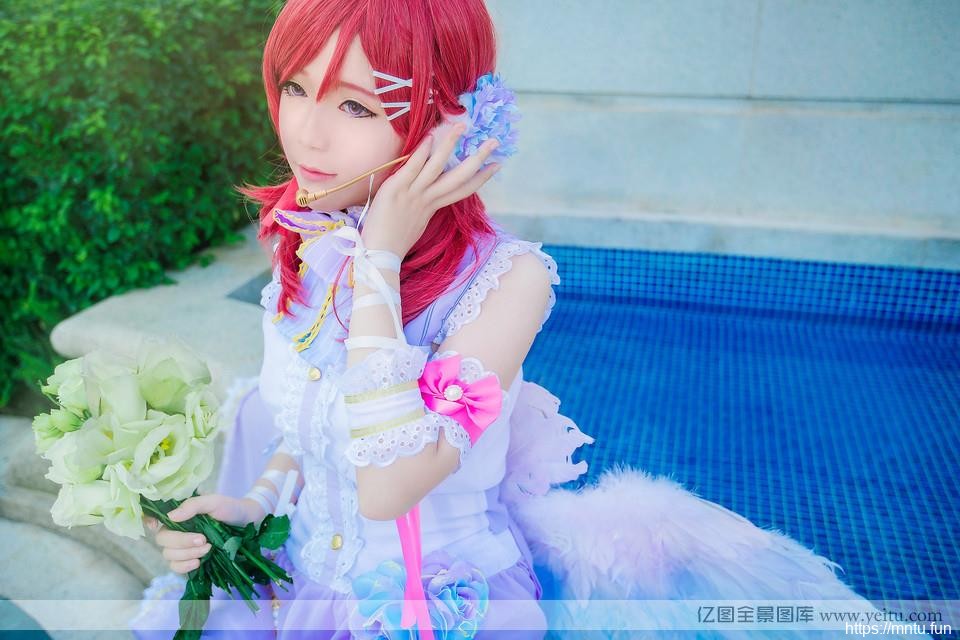 白色情人节上粉嫩姐妹花COSPLAY