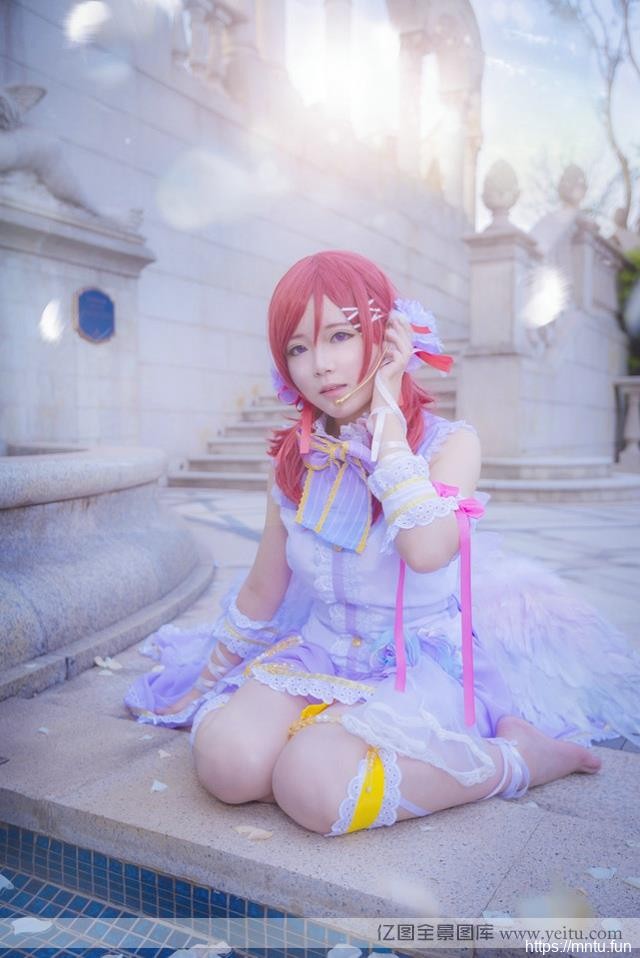 白色情人节上粉嫩姐妹花COSPLAY