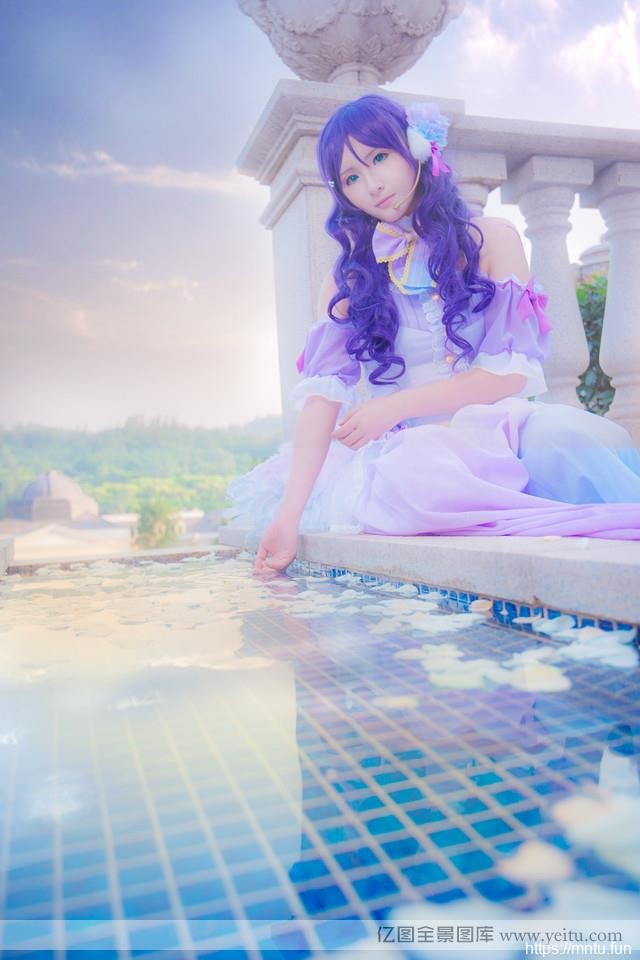 白色情人节上粉嫩姐妹花COSPLAY