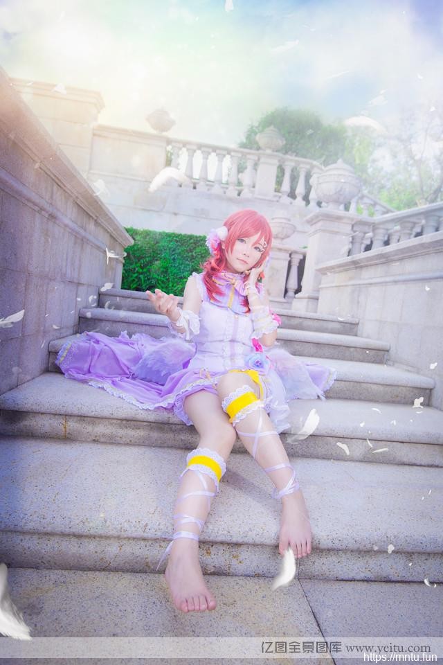 白色情人节上粉嫩姐妹花COSPLAY