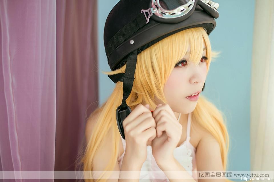 可爱妹子大玩性感吸血鬼cosplay