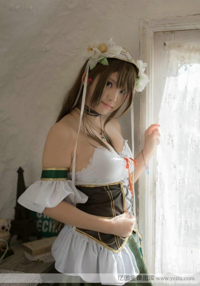日本超萌微胖巨乳妹子cosplay