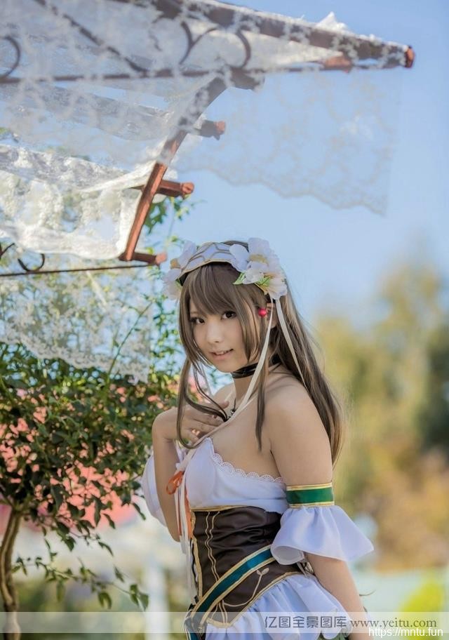 日本超萌微胖巨乳妹子cosplay