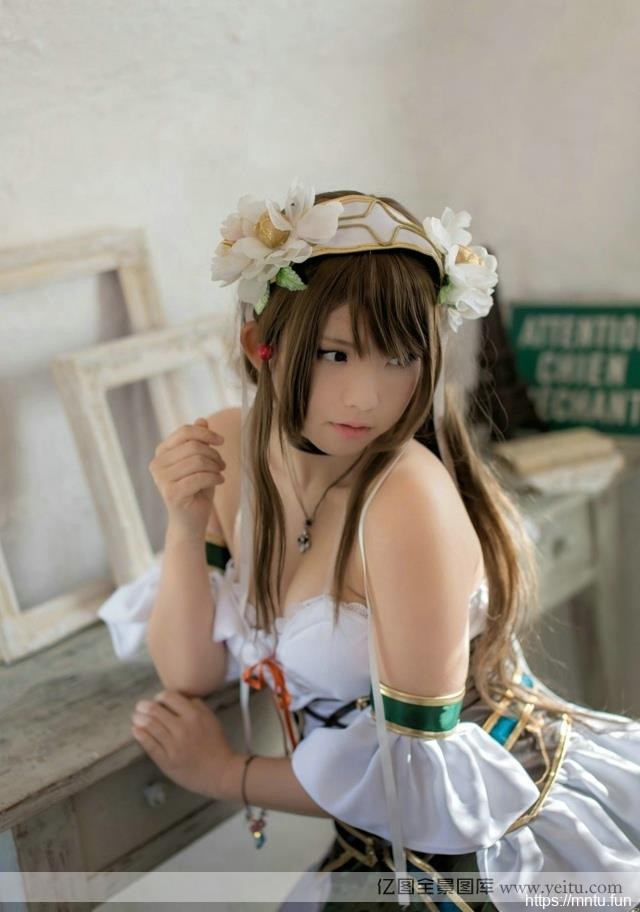 日本超萌微胖巨乳妹子cosplay