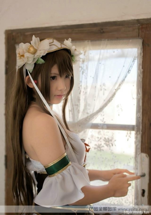 日本超萌微胖巨乳妹子cosplay