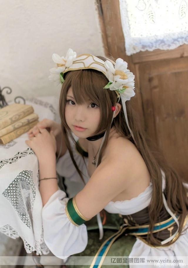 日本超萌微胖巨乳妹子cosplay