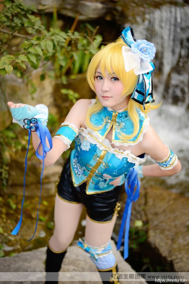 可爱姐妹花俏皮粉嫩COSPLAY