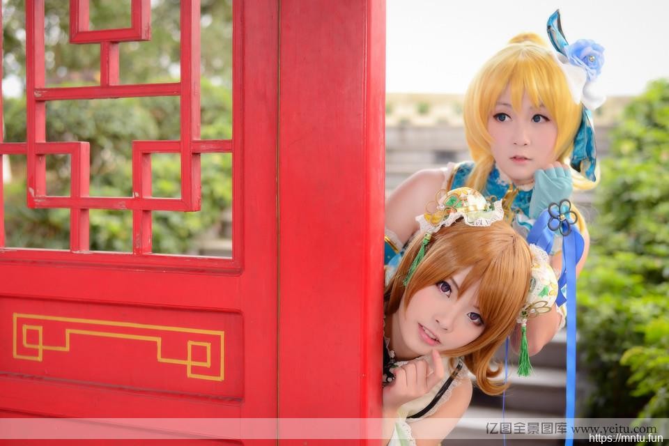 可爱姐妹花俏皮粉嫩COSPLAY