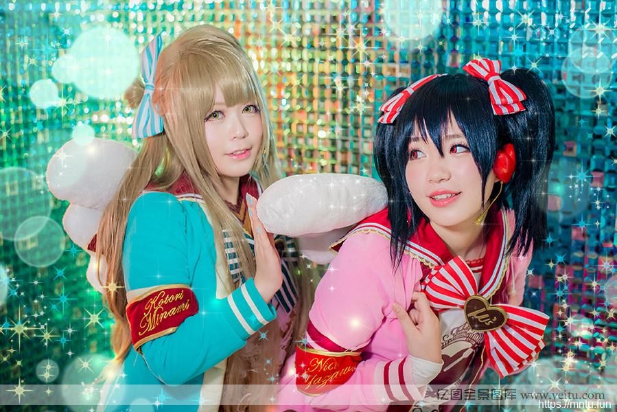 清纯姐妹花浴室COS装扮小可爱