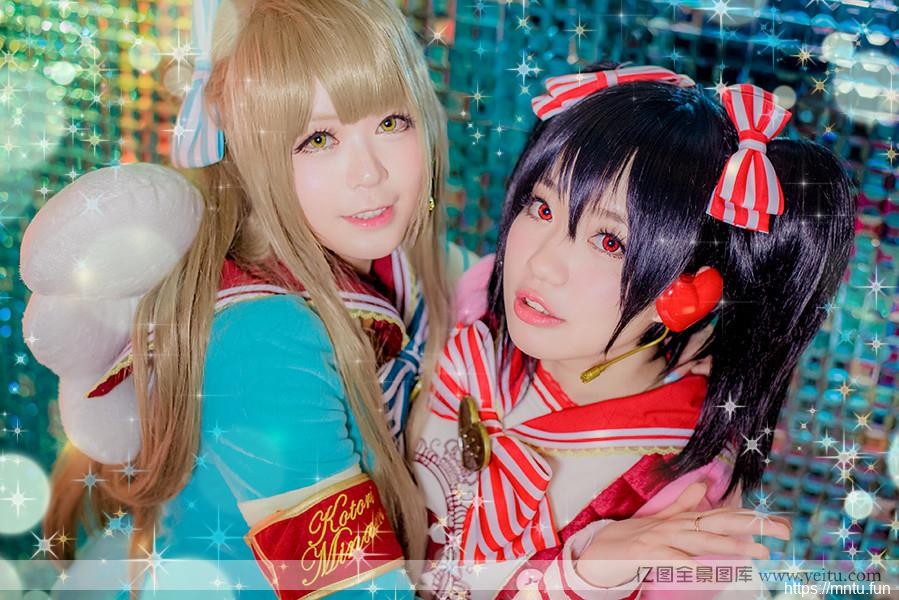 清纯姐妹花浴室COS装扮小可爱