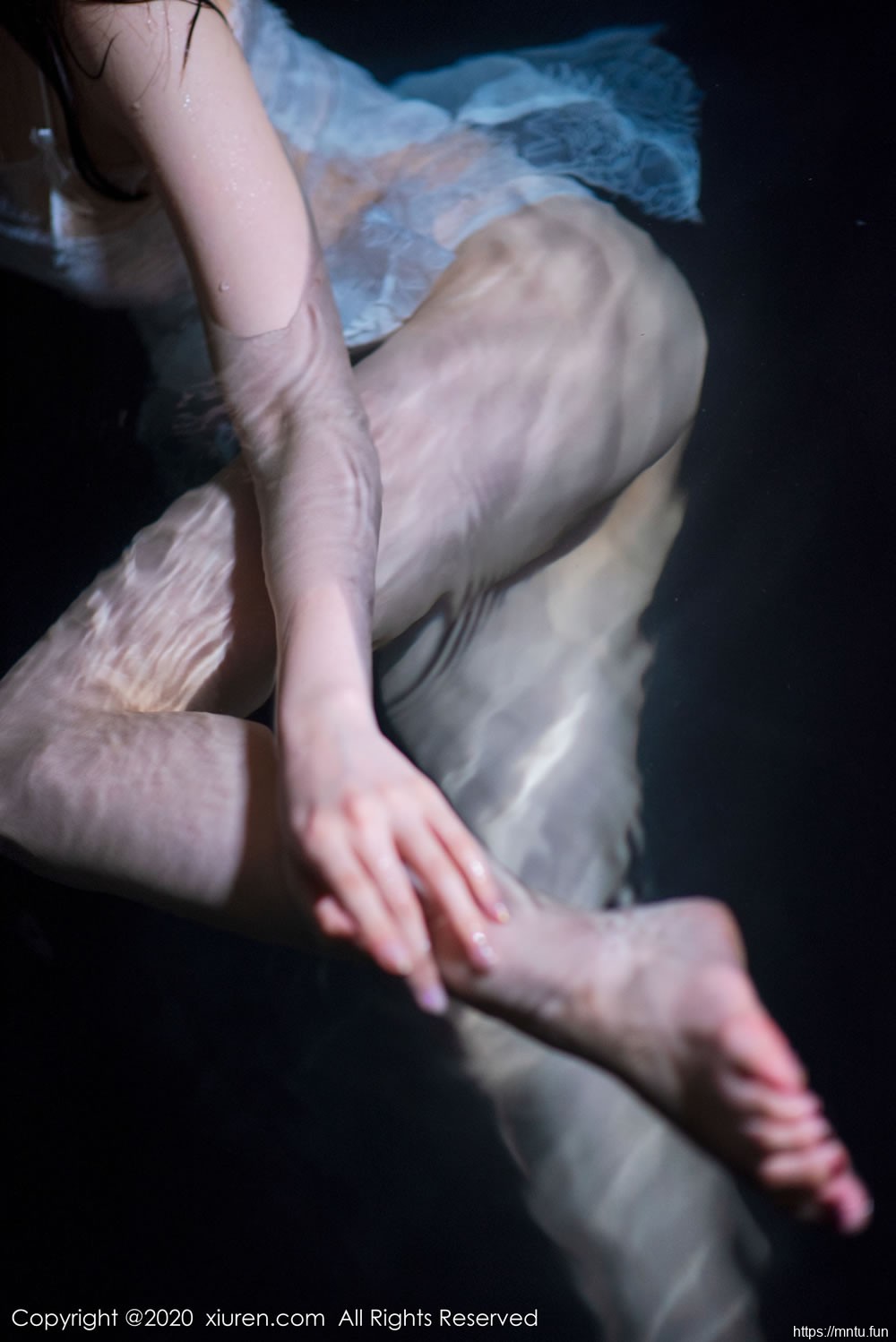 [秀人XIUREN] No.2116 沈梦瑶 《温泉尤物》