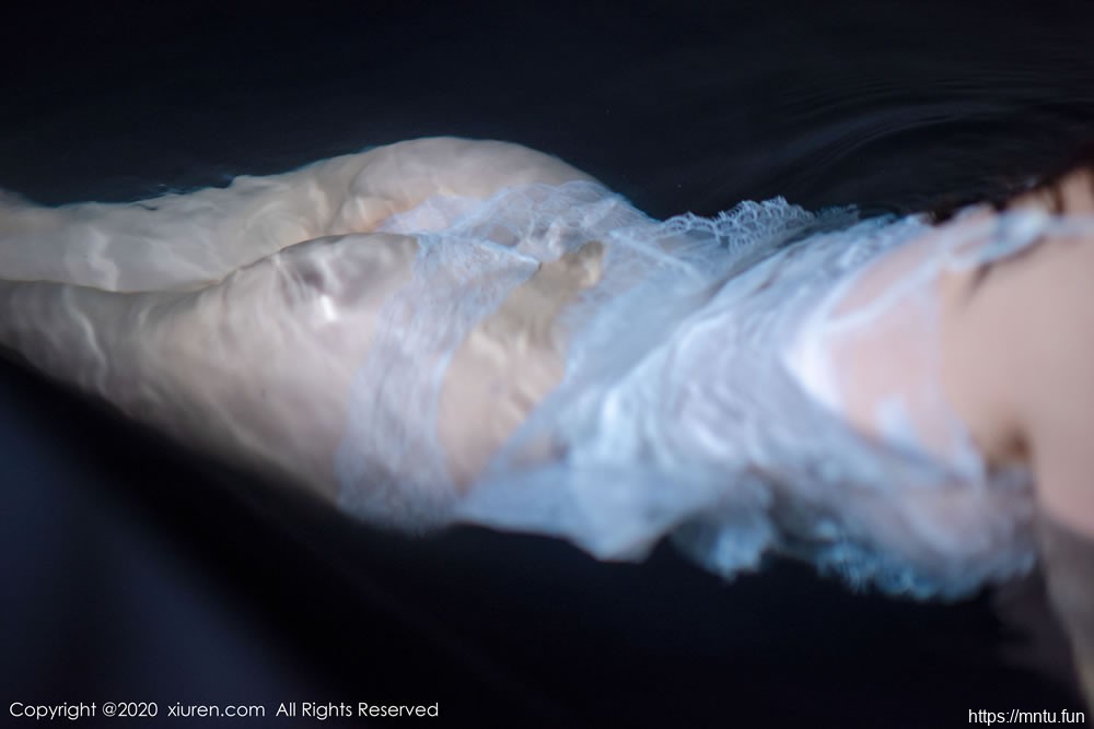 [秀人XIUREN] No.2116 沈梦瑶 《温泉尤物》