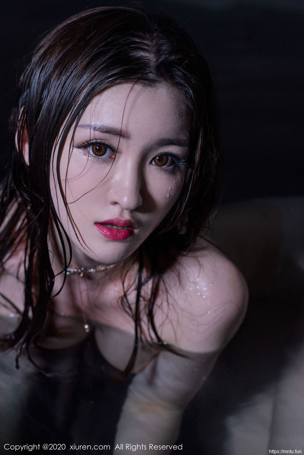 [秀人XIUREN] No.2116 沈梦瑶 《温泉尤物》