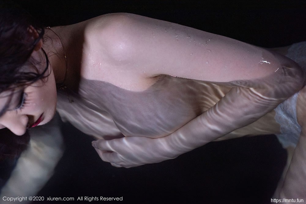 [秀人XIUREN] No.2116 沈梦瑶 《温泉尤物》