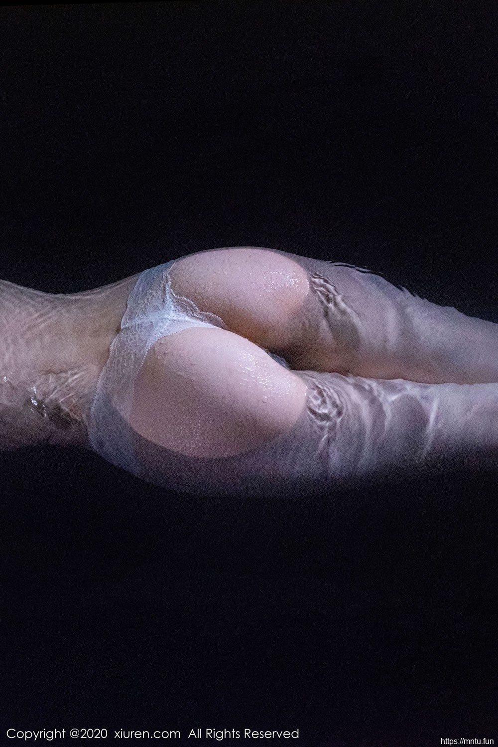 [秀人XIUREN] No.2116 沈梦瑶 《温泉尤物》