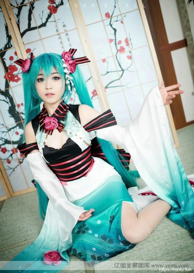 精致美女初音COS美腿酥胸清纯诱惑