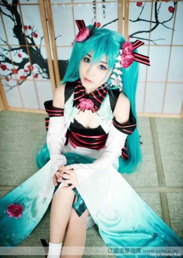 精致美女初音COS美腿酥胸清纯诱惑