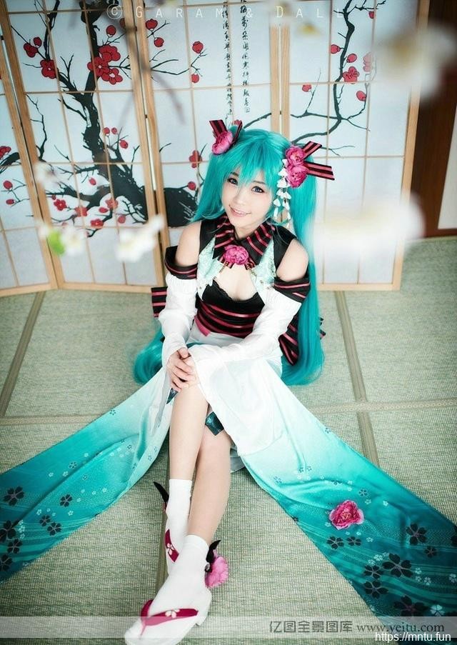 精致美女初音COS美腿酥胸清纯诱惑